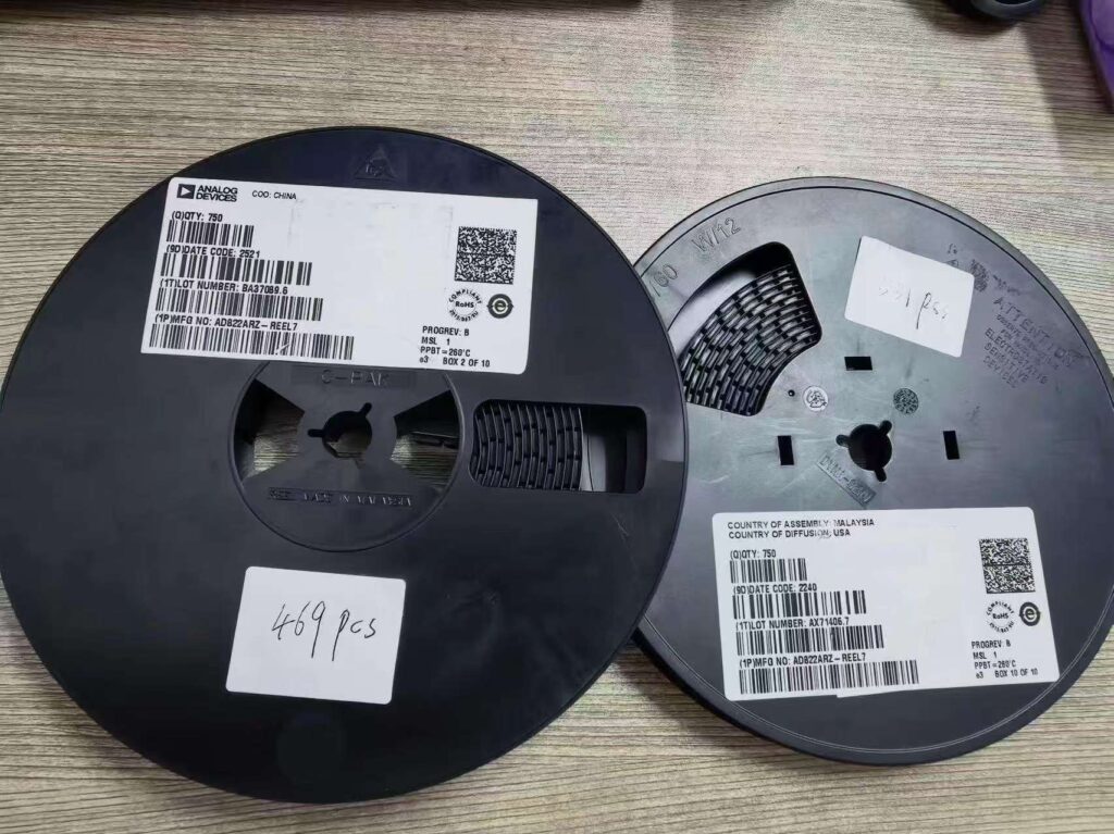 Analog Devices AD822ARZ-REEL7 Dual FET-Input Operational Amplifier